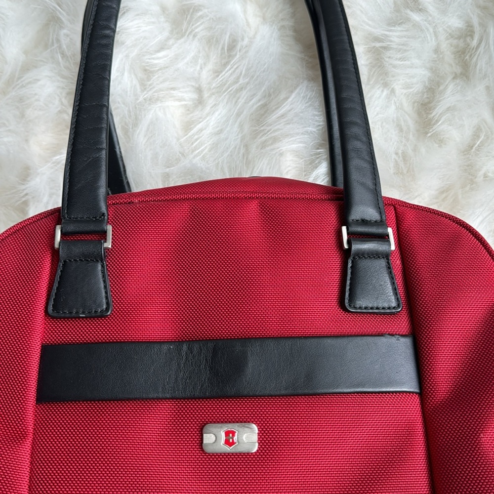 Vicktorinox Shoulder Travel Bag.